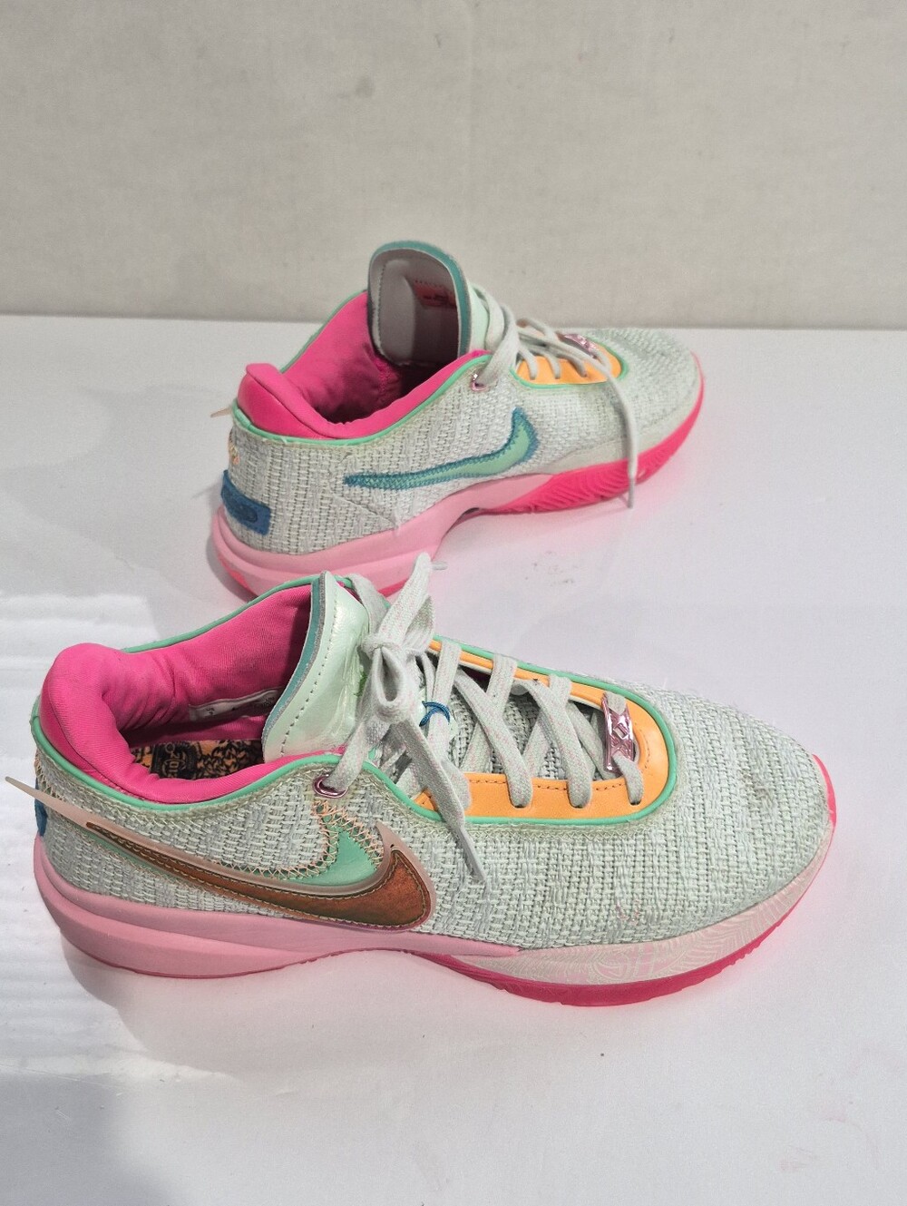 NIKE LeBron XX 20 Multicolor Barely Green TIME MACHINE Mens Size 9
